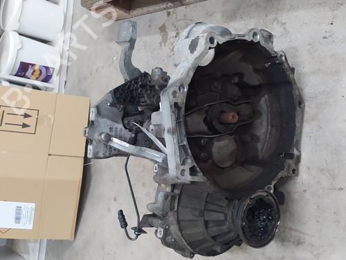 Used Gearbox VW TOURAN (1T3) 1.6 TDI (105 hp) 26128120