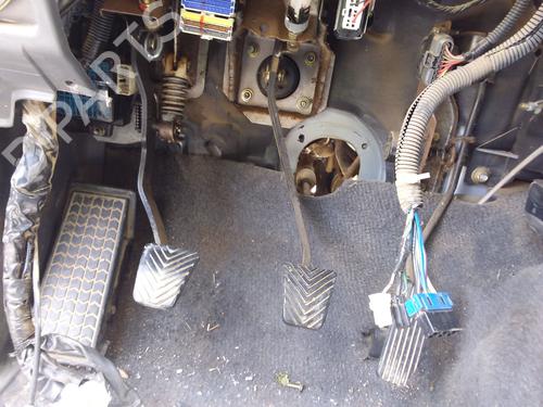 Used Clutch pedal MITSUBISHI GALLOPER (JK-01) 2.5 TD intercooler (99 hp) 25710239