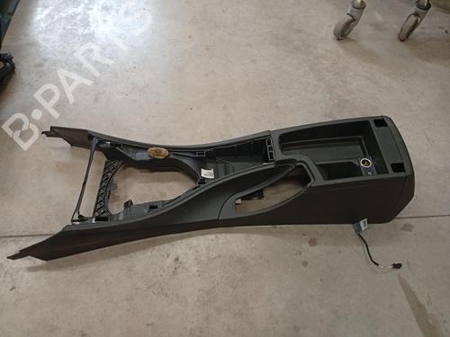 Used Armrest / Center console Armrest / Center console BMW 3 (E90) 320 d (177 hp) 34008593 34008593