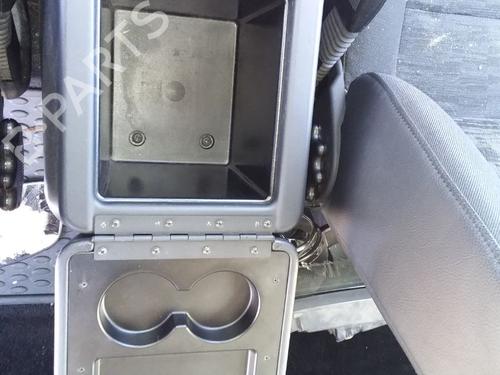 Armrest / Center console LAND ROVER DISCOVERY II (L318) 2.5 Td5 4x4 | BP26005145I20 