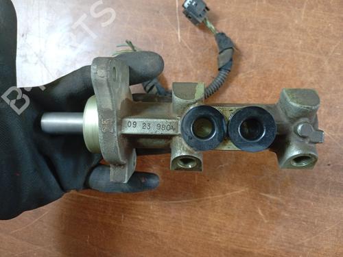 Brake master cylinder MERCEDES-BENZ M-CLASS (W163) ML 320 (163.154) | BP26882975M77