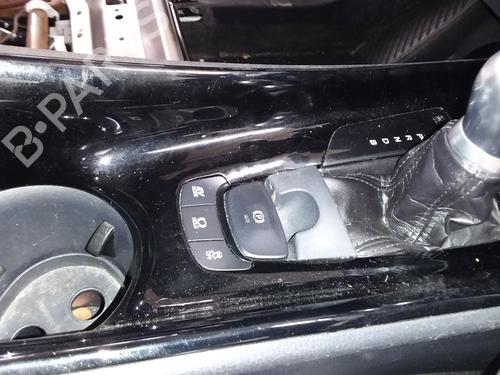 hand-brake-toyota-c-hr-_x1_-2016-34554206 main image