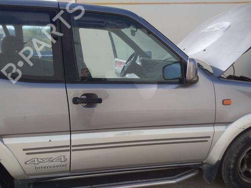 Used Right front door NISSAN TERRANO II (R20) 2.7 TDi 4WD (125 hp) 26143488