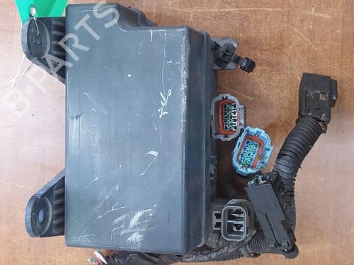 Used Fuse box Fuse box 37153401 37153401