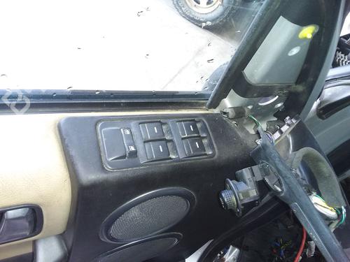 Used Left front window switch LAND ROVER DISCOVERY III (L319) [2004-2009]  25743508