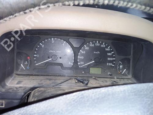 Used Instrument cluster Instrument cluster LAND ROVER DISCOVERY II (L318) 2.5 Td5 4x4 (139 hp) 35905581 35905581