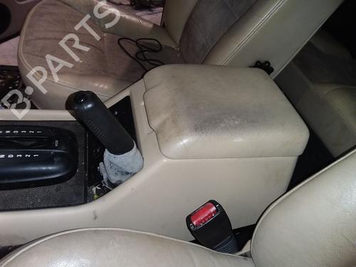 Used Armrest / Center console Armrest / Center console LAND ROVER DISCOVERY II (L318) 2.5 Td5 4x4 (139 hp) 34613169 34613169
