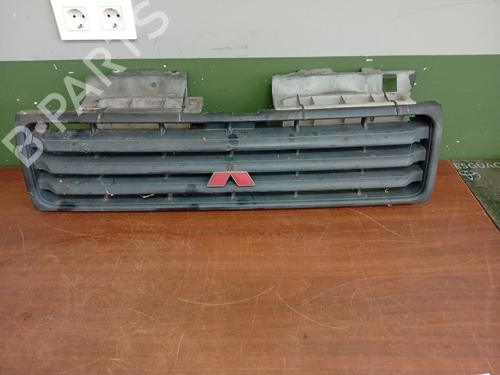 Used Grille MITSUBISHI PAJERO II (V3_W, V2_W, V4_W, V5_W) 2.5 TD 4WD (V24W) (99 hp) 29072096