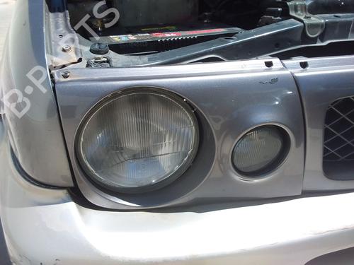Used Right headlight NISSAN TERRANO II (R20) 2.7 TDi 4WD (125 hp) 26143533