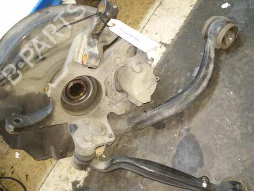 Used Right front steering knuckle LAND ROVER RANGE ROVER III (L322) 3.0 D 4x4 (177 hp) 17842664