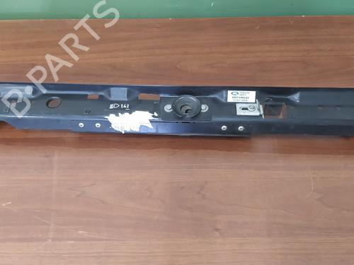 Used Crossmember LAND ROVER DEFENDER Station Wagon (L316) 2.5 Td5 4x4 (L316) (122 hp) 23074653