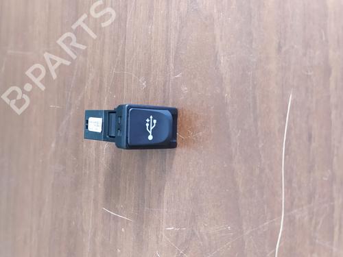 Used Switch TOYOTA YARIS (_P13_) 1.5 Hybrid (NHP130_) (101 hp) 22520988