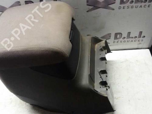 Used Armrest / Center console MITSUBISHI PAJERO III (V7_W, V6_W) 3.2 Di-D (V68W) (160 hp) 17844368