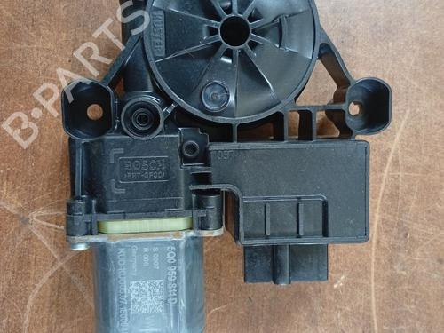 Vindusheismotor venstre bak SEAT ARONA (KJ7, KJP) 1.0 TSI (116 hp) 30295743