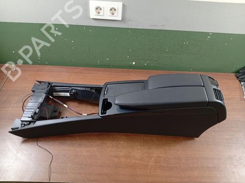 Used Armrest / Center console MERCEDES-BENZ C-CLASS (W204) C 220 CDI (204.002) (170 hp) 18162118
