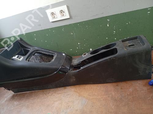 Used Armrest / Center console Armrest / Center console ALFA ROMEO GIULIETTA (940_) 2.0 JTDM (940.FXL1A) (140 hp) 31267686 31267686