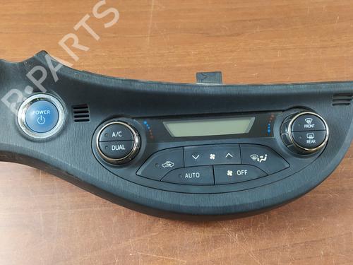 Used Climate control TOYOTA YARIS (_P13_) 1.5 Hybrid (NHP130_, NHP130) (101 hp) 24432307