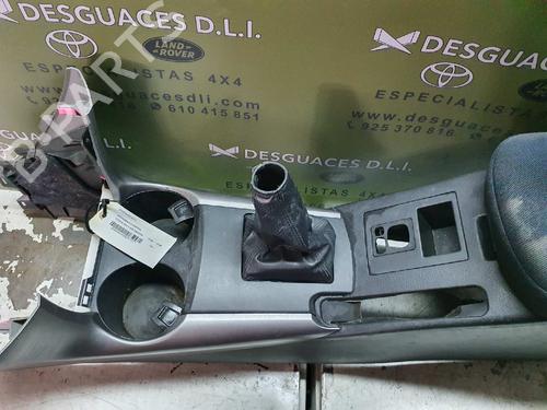 Armrest / Center console TOYOTA RAV 4 III (_A3_) 2.2 D 4WD (ALA30_, ALA30R) | BP17848355I20 