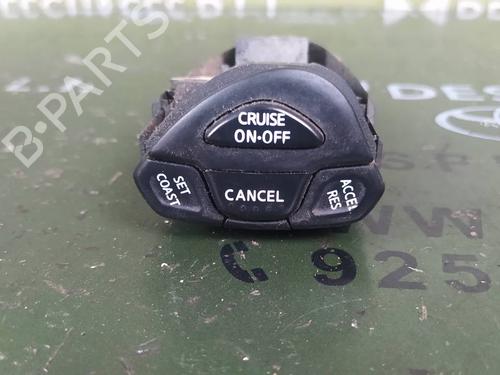 Used Steering wheel controls NISSAN X-TRAIL I (T30) 2.2 dCi 4x4 (136 hp) 17853739