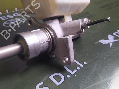 Brake master cylinder LAND ROVER DISCOVERY III (L319) 2.7 TD 4x4 | BP17850675M77 