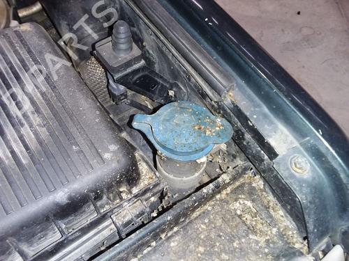 windscreen-washer-tank-land-rover-discovery-ii-l318-1998-1999-2000-2001-2002-2003-2004-35905566 main image