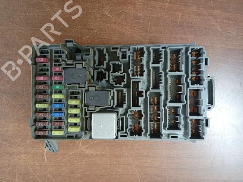 Used Fuse box HONDA CR-V II (RD_) 2.2 CTDi (RD9) (140 hp) 29811012