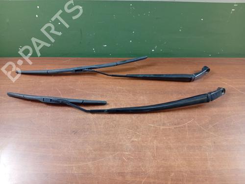 Used Front windshield wiper arm TOYOTA YARIS CROSS (MXP_) [2020-2025]  29117469