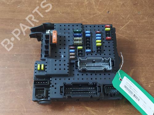 Used Fuse box Fuse box 38533825 38533825