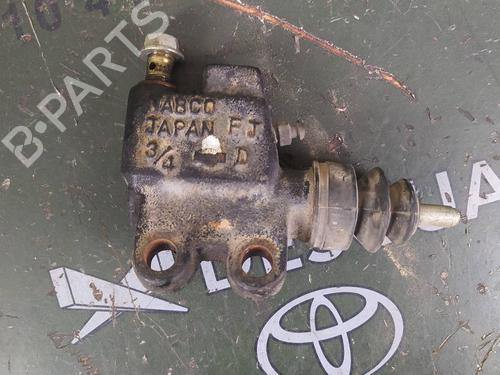 Used Clutch slave cylinder NISSAN X-TRAIL I (T30) [2001-2013]  18465280
