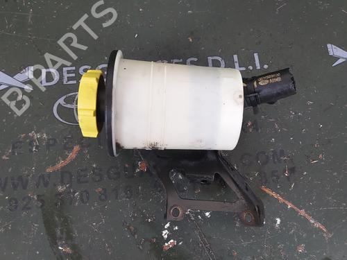Used Power steering reservoir LAND ROVER DISCOVERY III (L319) 2.7 TD 4x4 (190 hp) 18302694