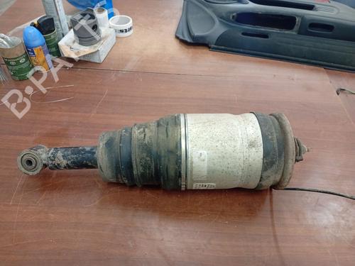 Used Right rear shock absorber Right rear shock absorber LAND ROVER DISCOVERY III (L319) 2.7 TD 4x4 (190 hp) 34473187 34473187