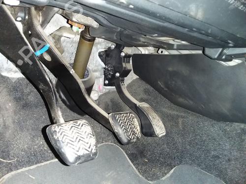 Pedal TOYOTA RAV 4 III (_A3_) 2.2 D 4WD (ALA30_, ALA30R) (150 hp) 31249400
