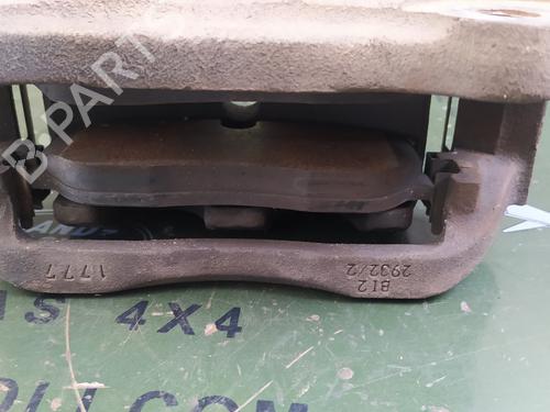 Used Right front brake caliper LAND ROVER DISCOVERY III (L319) 2.7 TD 4x4 (190 hp) 17850512