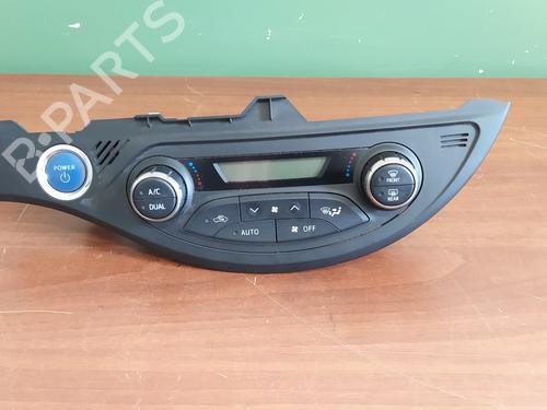 Used Climate control TOYOTA YARIS (_P13_) 1.5 Hybrid (NHP130_) (101 hp) 22520304