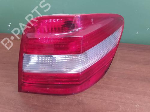 Achterlicht rechts MERCEDES-BENZ M-CLASS (W164) ML 320 CDI 4-matic (164.122) (224 hp) 23978924