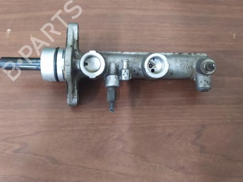Used Brake master cylinder TOYOTA RAV 4 II (_A2_) 2.0 4WD (ACA21, ACA20) (150 hp) 31593204