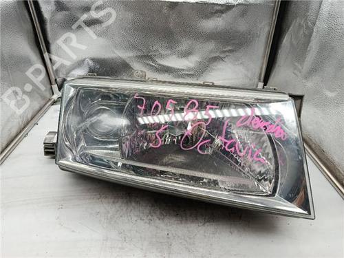 Used Right headlight SKODA OCTAVIA I (1U2) 1.9 TDI (90 hp) 30867531