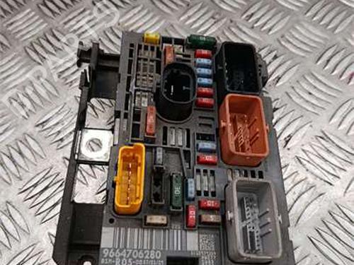 Used Fuse box Fuse box PEUGEOT 308 SW I (4E_, 4H_) 1.6 HDi (90 hp) 36382882 36382882