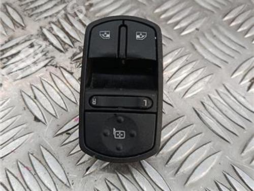 Used Left front window switch Left front window switch RENAULT CLIO II (BB_, CB_) 1.5 dCi (B/CB07) (65 hp) 33711968 33711968