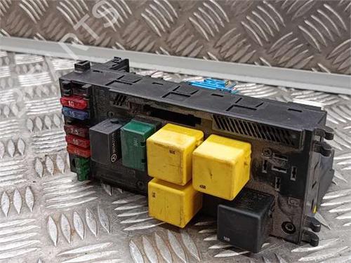 Used Fuse box Fuse box 37432974 37432974