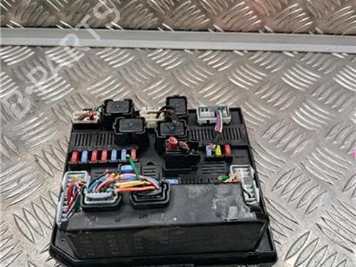Used Fuse box RENAULT KOLEOS I (HY_) 2.0 dCi 4x4 (HY0K) (150 hp) 30692103