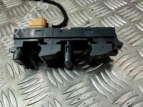 Venstre fortil elrude kontakt VW GOLF IV (1J1) 1.9 TDI (110 hp) 31243345