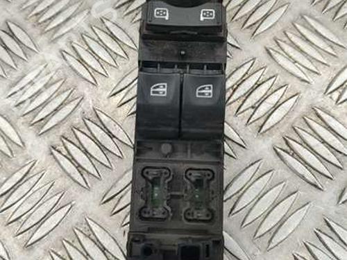 Used Switch Switch RENAULT MEGANE III Hatchback (BZ0/1_, B3_) 1.5 dCi (BZ1G, BZ1W, BZ0R) (95 hp) 39572098 39572098