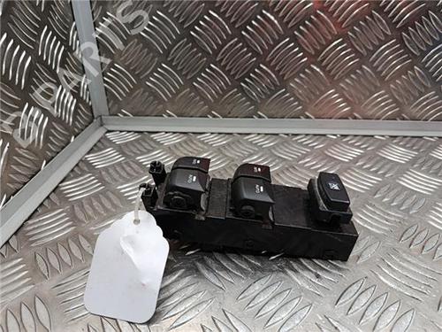 Used Left front window switch HYUNDAI i30 (GD) 1.4 CRDi (90 hp) 30739823