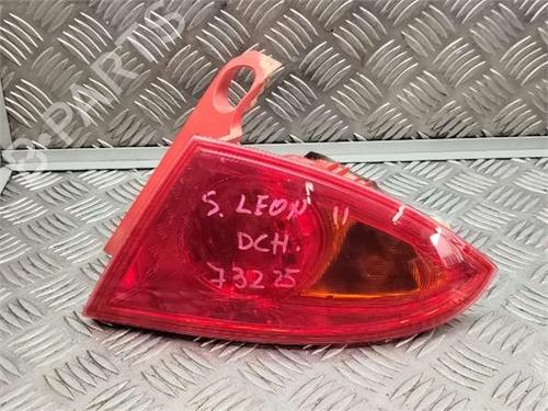 Used Right taillight Right taillight SEAT LEON (1P1) 2.0 TDI 16V (140 hp) 40554376 40554376