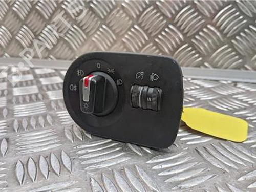 Used Switch SEAT LEON (1P1) 1.4 TSI (125 hp) 32399787