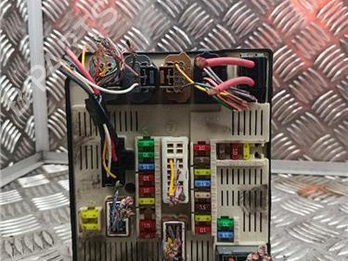 Used Fuse box RENAULT MEGANE III Hatchback (BZ0/1_, B3_) 1.9 dCi (BZ0N, BZ0J) (131 hp) 31274720