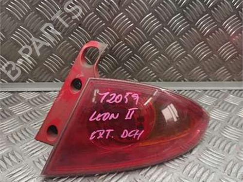 Used Right taillight Right taillight SEAT LEON (1P1) 2.0 TDI 16V (140 hp) 36427732 36427732