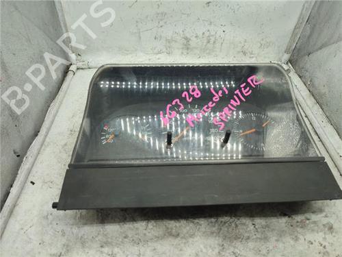 Used Instrument cluster MERCEDES-BENZ SPRINTER 3-t Van (B903) 312 D 2.9 (903.461, 903.462, 903.463) (122 hp) 18709635