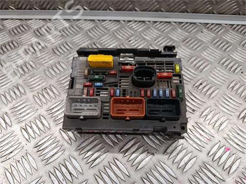 Used Fuse box Fuse box CITROËN C4 I (LC_) 1.6 HDi (109 hp) 39699210 39699210